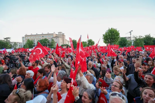 آلاف الأتراك خرجوا للاحتجاج على استمرار اعتقالات رؤساء البلديات المعارضين للحكومة (حزب الشعب الجمهوري - إكس)