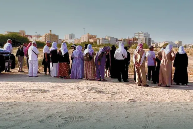 زوار مخالفون لأنظمة الحج بعد ضبطهم أثناء محاولتهم التسلل إلى مكة المكرمة سيراً على الأقدام (الأمن العام)