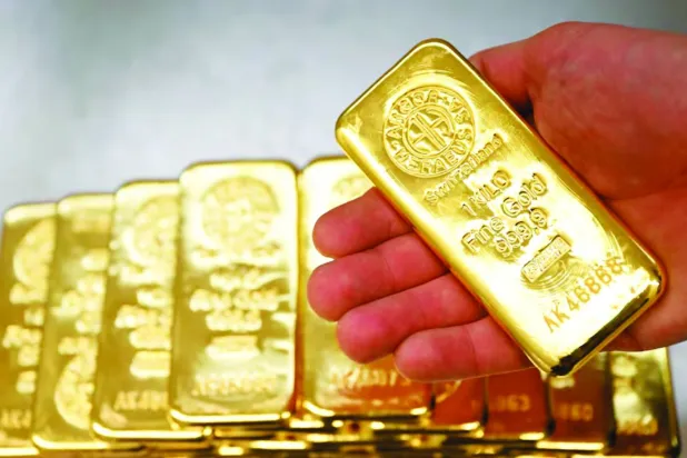 سبائك ذهبية مكدّسة بغرفة صناديق الأمانات في بيت الذهب «برو أوروم» بمدينة ميونيخ (رويترز)