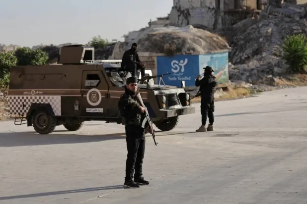 قوات أمن سورية في مدينة حلب يوم 27 مايو (رويترز)