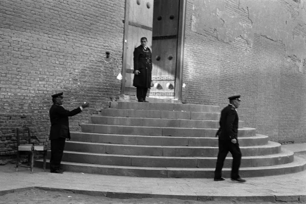 By using black and white, Matar sought to bridge the temporal gap between her Cairo and Mahfouz’s Cairo. (Courtesy of Diana Matar)