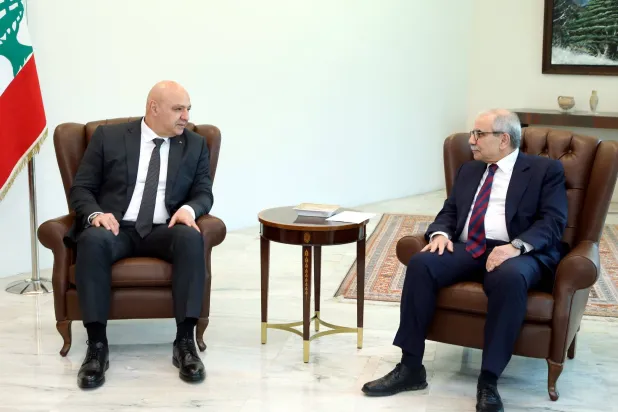 خلال لقاء الرئيس اللبناني جوزيف عون ورئيس الحكومة نواف سلام في قصر بعبدا شرقي بيروت (حساب الرئاسة اللبنانية على «إكس»)