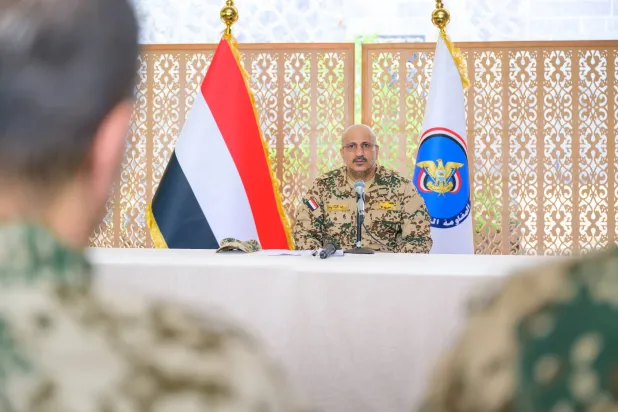 طارق صالح خلال حفل تخريج دفعة من منتسبي الإعلام العسكري يتعهد بتحرير صنعاء (سبأ)