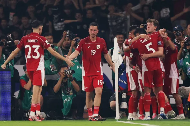 فرحة إندونيسية بهدف الفوز (رويترز)