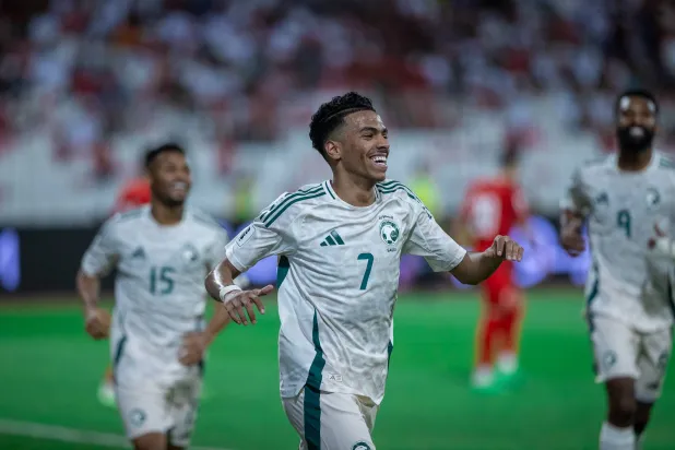 الجوير محتفلا بهدفه في الشباك البحرينية (تصوير: عيسى الدبيسي)