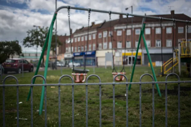 بعض الطفولة يُرهقها الفقر باكراً (غيتي)