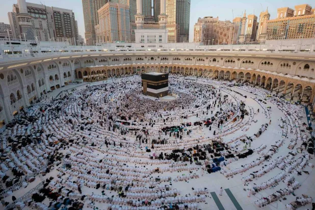 تنظيم محكم وبيئة آمنة رافقت ضيوف الرحمن في المشاعر المقدسة وإلى الحرم المكي الشريف لأداء طواف الإفاضة (واس)