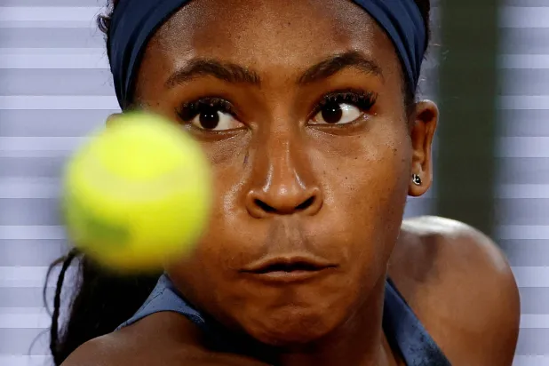 الأميركية كوكو غوف تستعد لنهائي رولان غاروس (رويترز) 