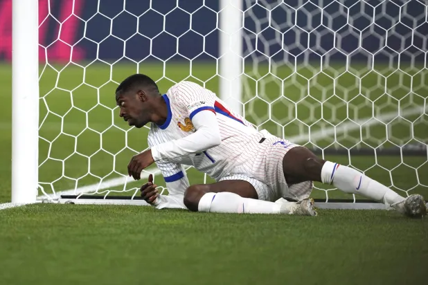 ديمبلي سيغيب عن الديوك الأحد بسبب الإصابة (أ.ب)