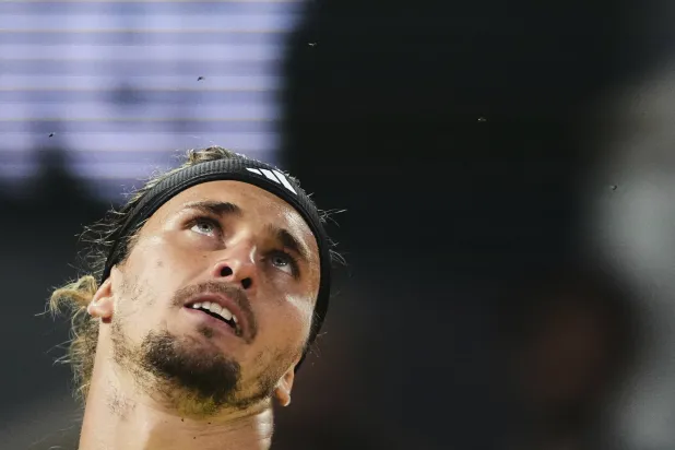 النجم الألماني ألكسندر زفيريف تنتظر مشاركته في شتوتغارت (أ.ب)