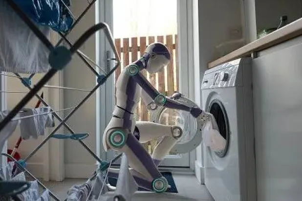 هل تسمح لروبوت بغسل ملابسك؟ (صورة: غيتي)