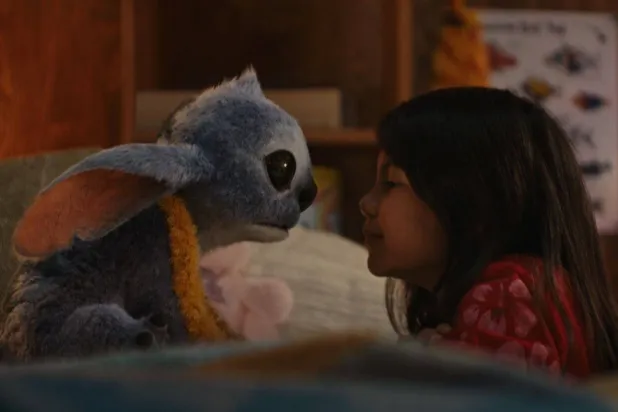 يتناول الفيلم مفهوم العائلة والصداقة والانتماء لفتاة يتيمة تعيش في جزر هاواي (ديزني)