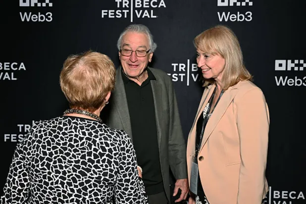 روبرت دي نيرو والمنتجة بولا وينشتاين في مهرجان «ترايبيكا» (غيتي)