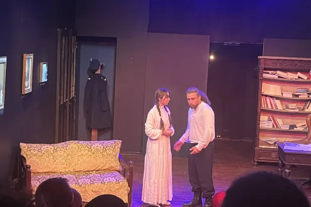 نالت  «الأب» الجائزة الفضية لمسرح «مونو» (الشرق الأوسط)