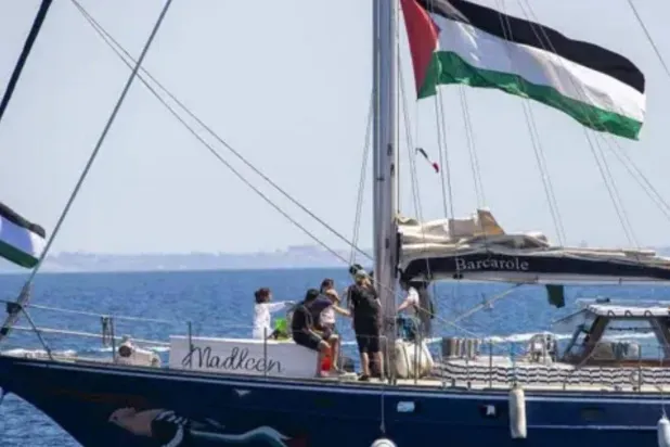 مصدر مصري أكد عدم دخول السفينة مادلين للمياه الإقليمية المصرية (تحالف أسطول الحرية)