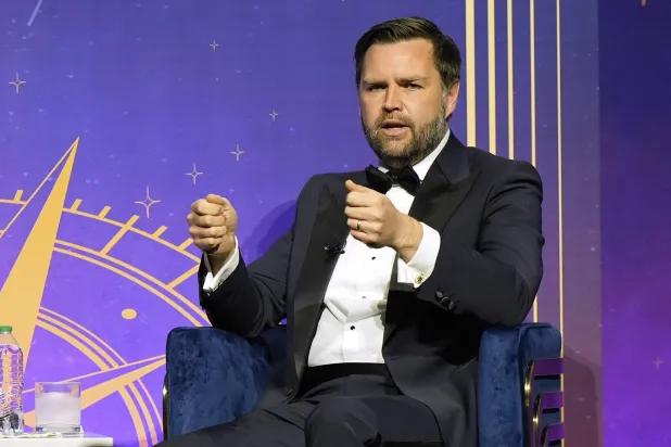 نائب الرئيس الأميركي جيه دي فانس يتحدث خلال مناسبة في واشنطن 3 يونيو 2025 (أ.ب)