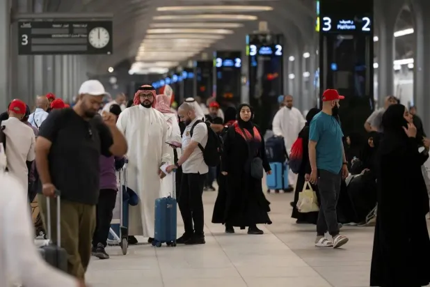 حجاج يصلون إلى المدينة المنورة عبر قطار الحرمين السريع (واس)