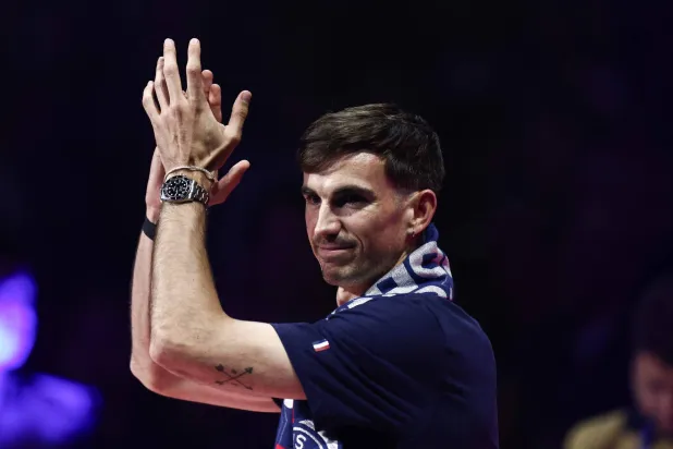 لاعب خط وسط باريس سان جيرمان الإسباني فابيان رويز (أ.ف.ب)