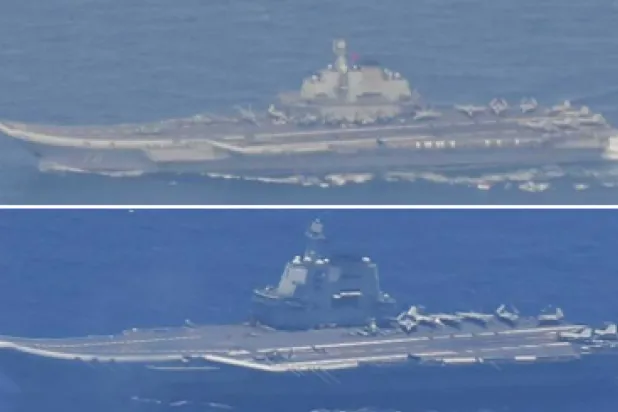 صورة أوردتها وزارة الدفاع اليابانية لحاملة الطائرات «لياونينغ» من فئة «كوزنيتسوف» في المياه على بُعد نحو 300 كيلومتر جنوب غرب ميناميتوريشيما - طوكيو (إكس)
