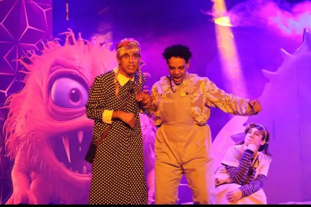 أحد العروض المسرحية التي شهدت إقبالاً كبيراً خلال عيد الأضحى (وزارة الثقافة المصرية)