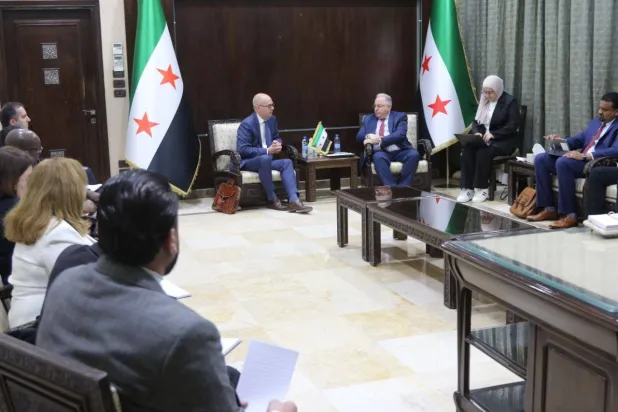 وزير المالية السوري خلال لقائه بعثة صندوق النقد الدولي في دمشق (إكس)