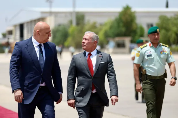 العاهل الأردني الملك عبد الله الثاني يستقبل الرئيس اللبناني جوزيف عون في عَمّان (أ.ف.ب)