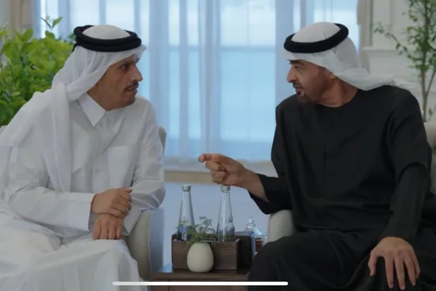 الشيخ محمد بن زايد والشيخ محمد بن عبد الرحمن خلال اللقاء في أبوظبي (وام)