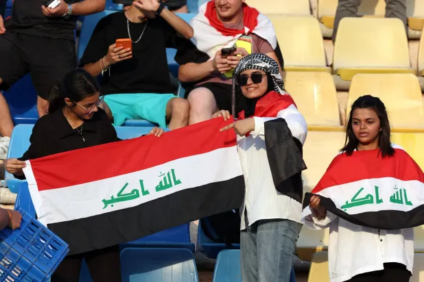 الجماهير العراقية احتفلت في «ستاد عمّان الدولي» بفوز العراق على الأردن (رويترز)