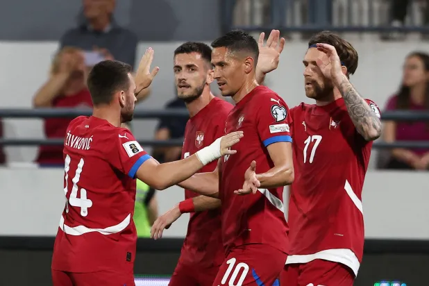 احتفال لاعبي صربيا بالفوز الكبير على أندورا (رويترز)