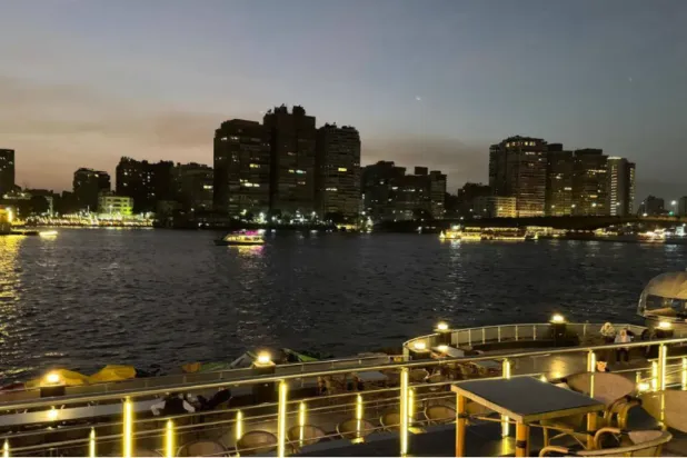 بنايات على نيل القاهرة (الشرق الأوسط) 