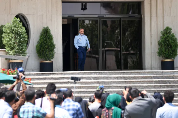 نصير زاده متوجهاً للحديث إلى الصحافيين في نهاية اجتماع الحكومة الأربعاء (الرئاسة الإيرانية)