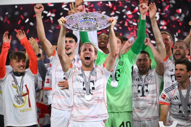 كين أحرز لقبه الأول بعد مسيرة امتدت 15 عاماً (د.ب.أ)