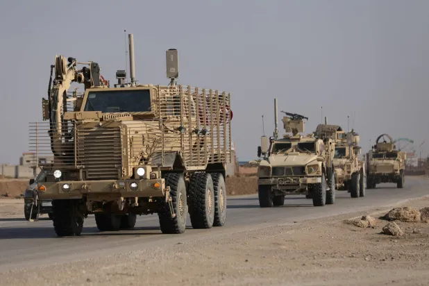 مركبات عسكرية أميركية في الحسكة شمال شرقي سوريا خلال ديسمبر 2024 (رويترز)
