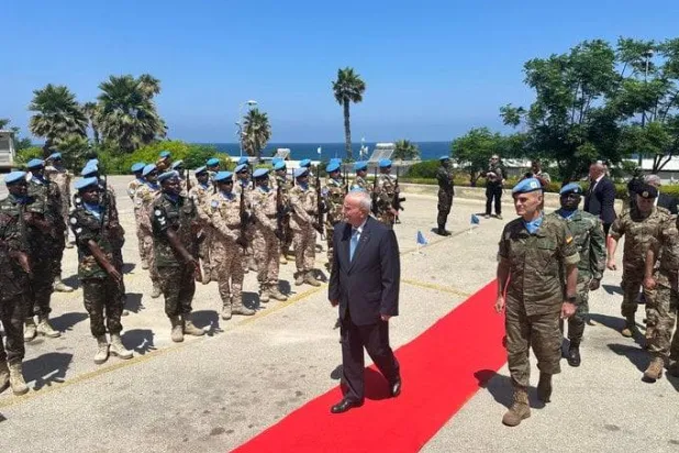 وزير الدفاع اللبناني ميشال منسى خلال زيارته مقر «يونيفيل» جنوب لبنان (المركزية)