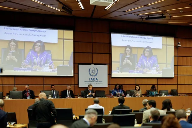 مجلس محافظي الوكالة الدولية للطاقة الذرية في فيينا أدان عدم امتثال إيران لالتزاماتها (رويترز)