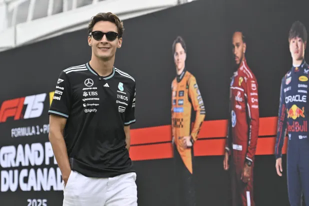 راسل يتجول في مرافق حلبة مونتريال قبل السباق (رويترز)