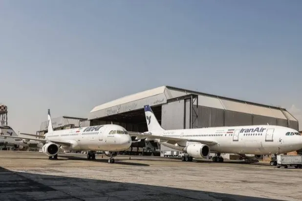 طائرتان تابعتان للخطوط الجوية الإيرانية في مطار الإمام الخميني الدولي جنوب طهران (أرشيفية - ميزان)