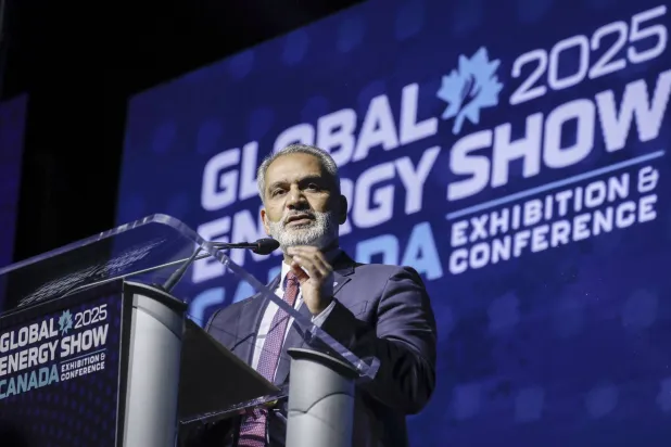 الأمين العام لمنظمة «أوبك» يلقي كلمة بمعرض الطاقة العالمي في كالغاري (أ.ب)