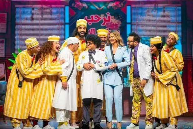 مسرحية «المجانين» أحدث الأعمال التي قدمها هنيدي (صفحة السينما. كوم)