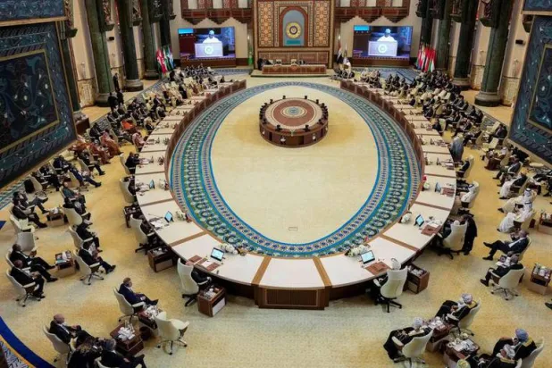 من جلسات القمة العربية في بغداد (رويترز)