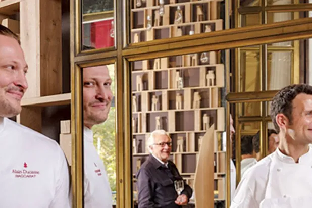 الطاهيان الرئيسان في المطعم (الشرق الاوسط)