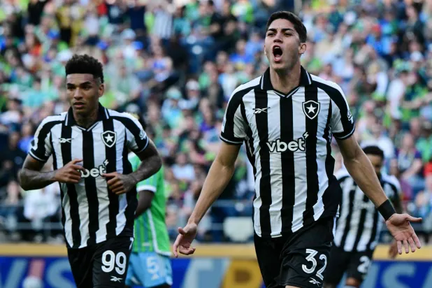 يحتل بوتافوغو المركز الثاني بفارق الأهداف (أ.ف.ب) 