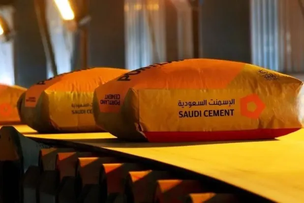 Inside the factory of Saudi Cement company (company's website)