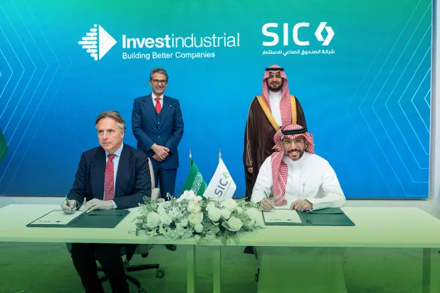 جانب من مراسم توقيع الاتفاقية بين «الصندوق الصناعي للاستثمار» ومجموعة «إنفست إيندستريال»... (موقع الصندوق الصناعي للاستثمار)