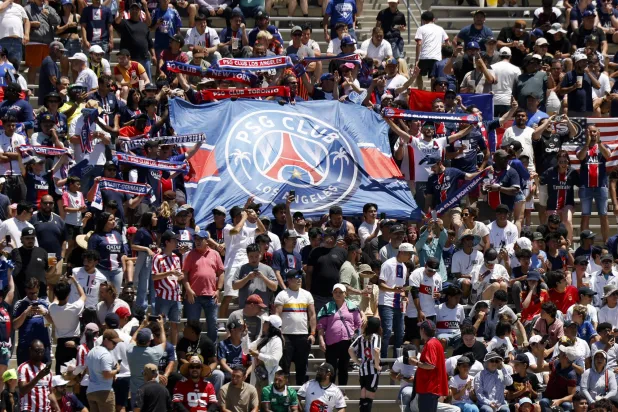 شهدت مباراة باريس سان جيرمان حالة من الاستياء الكبير بين الجماهير بسبب سوء التنظيم وغياب أبسط الخدمات الأساسية (إ.ب.أ) 