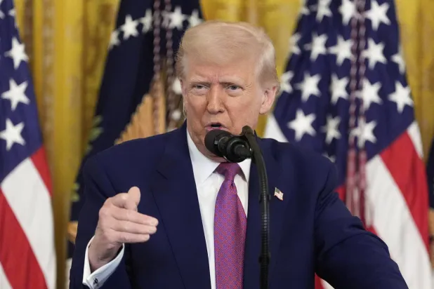 الرئيس الأميركي دونالد ترمب خلال حدث في البيت الأبيض واشنطن 12 يونيو 2025 (أ.ب)