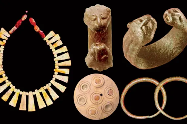 حلل أنثوية مصدرها قبرين من مدفن جبل البُحَيْص في إمارة الشارقة