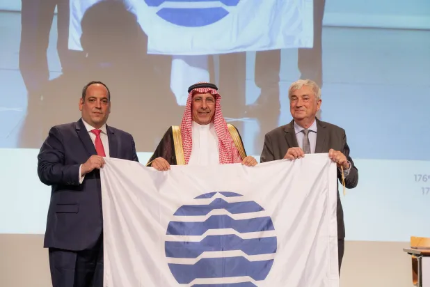 المملكة تتسلم رسمياً علم «المكتب الدولي للمعارض»... (المكتب)