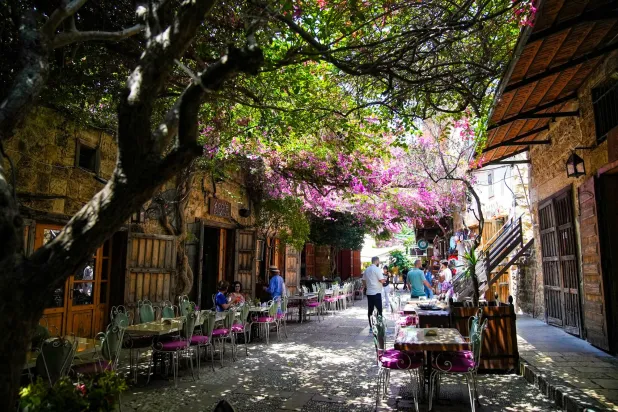 الأزقّة التاريخية لمدينة جبيل جارة البحر (الجهة الإعلامية)