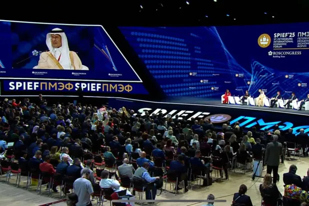 Suudi Arabistan Enerji Bakanı Prens Abdulaziz bin Selman, St. Petersburg Uluslararası Ekonomi Forumu'nda konuşuyor. (X)